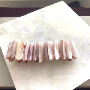 Pretty stretch shell bracelet